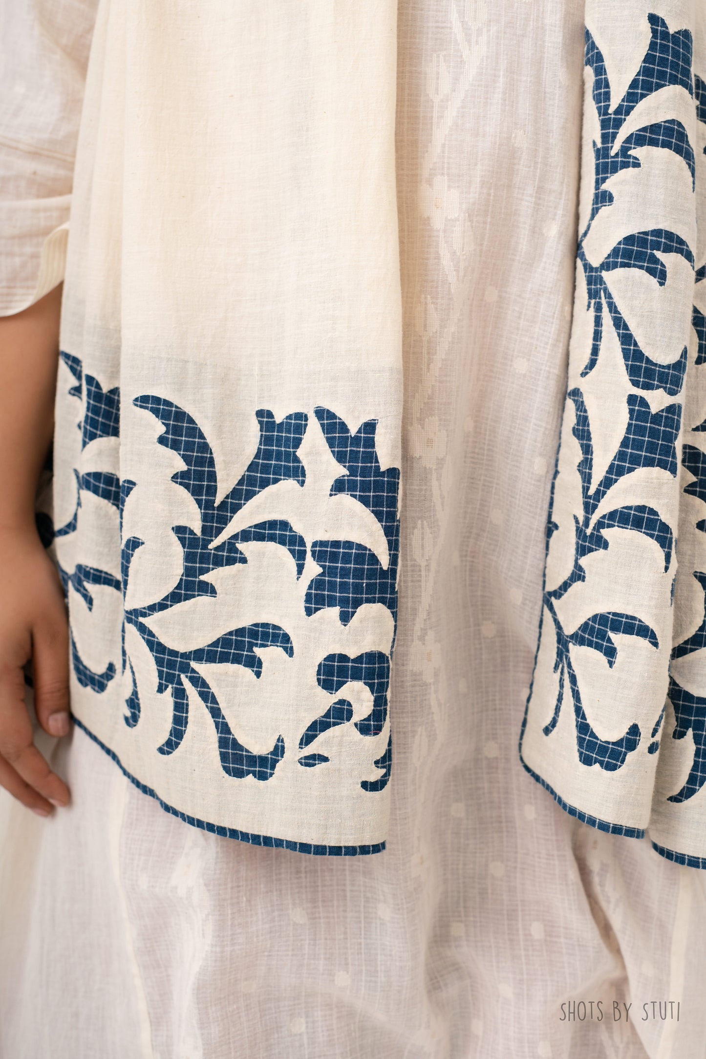Mul Chikankari Appliqué Stole